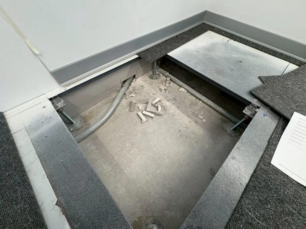 台北富邦大樓會議室拆除施工前_高架地板結構情況