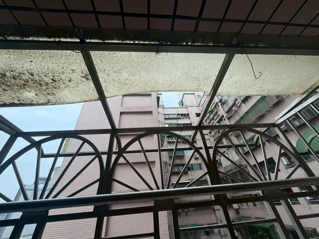 基隆市七堵區雨遮更新汰換