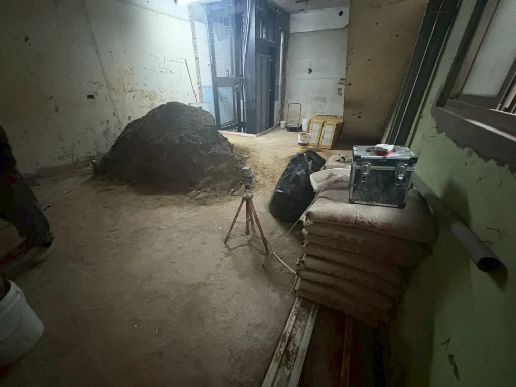 平鎮貼地磚
