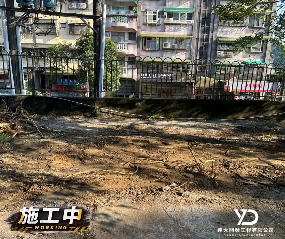 基隆培德高職附設駕訓班停車場整修工程施工中_植栽區地面整理