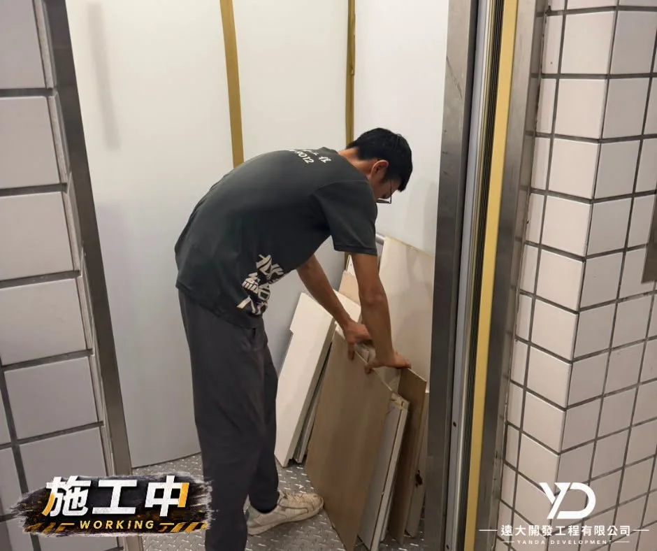 新北市汐止區室內拆除泥作施工中_客廳鋁門窗拆除