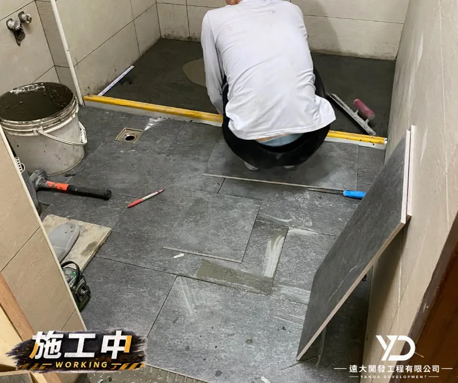 新北市汐止區室內拆除泥作施工中_浴室地磚鋪貼