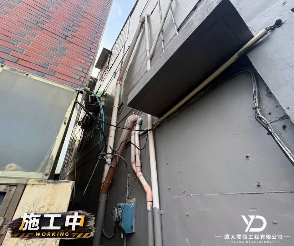 施工中_側牆防水塗裝_1