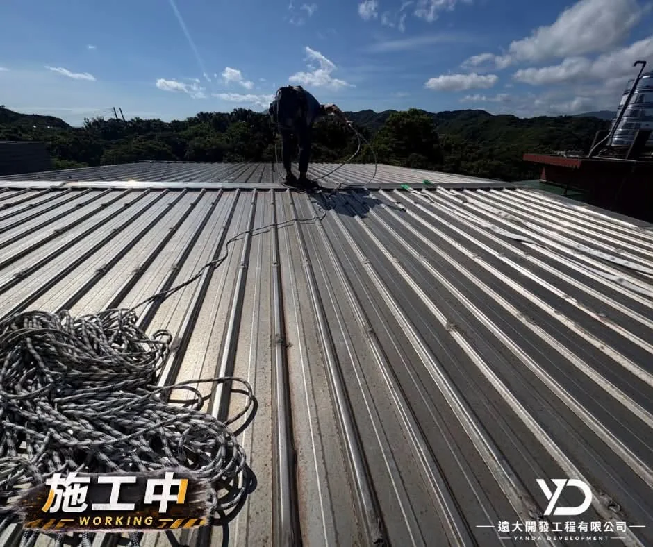 施工中_鐵皮屋表面防鏽塗裝
