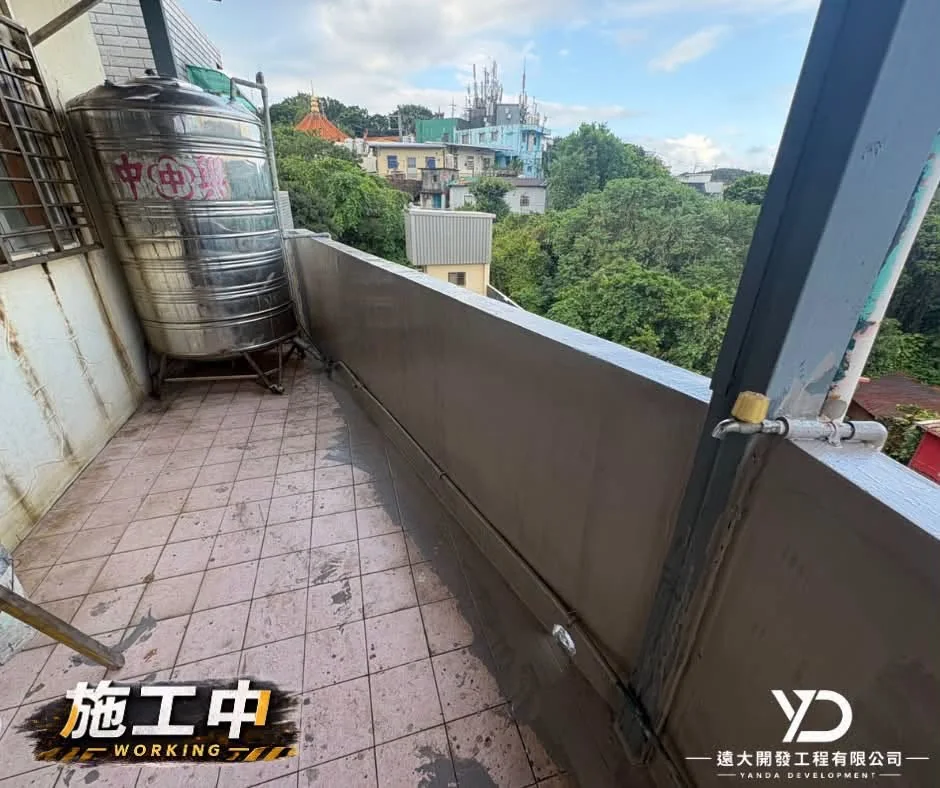 施工中_陽台女兒牆防水塗裝_2