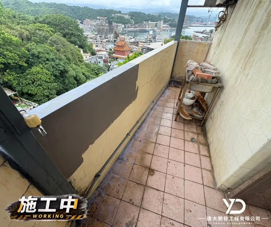施工中_陽台女兒牆防水塗裝_1