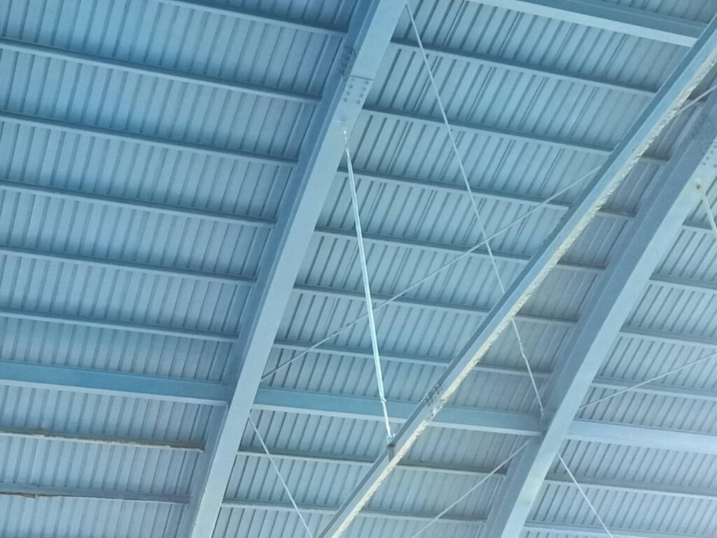 正濱國中鐵皮結構補強_完工圖_恢復美觀又安全的鐵皮屋頂