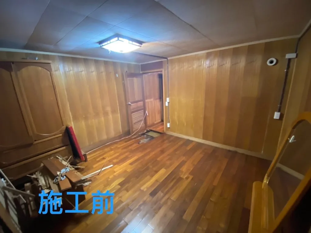 復興街民宅施工前房間木地板與木作壁板現況