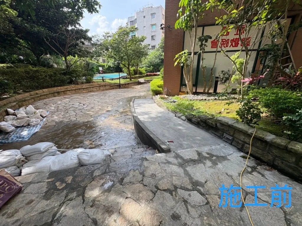 台北木柵興隆路白鐵扶手施工前社區無障礙步道全景