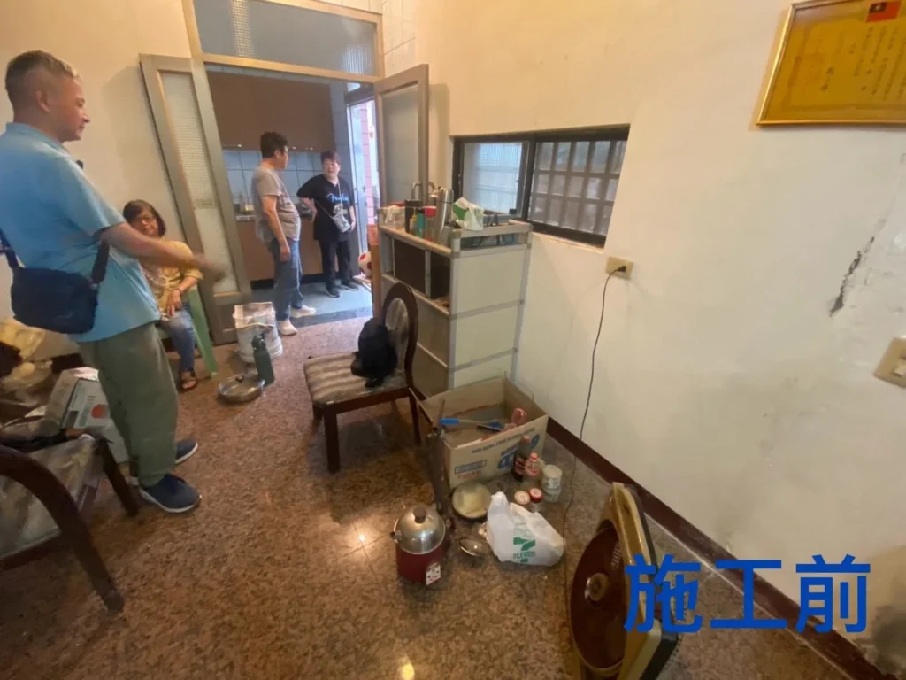 龍潭住宅清運前房間冰箱、桌椅與生活用品現況