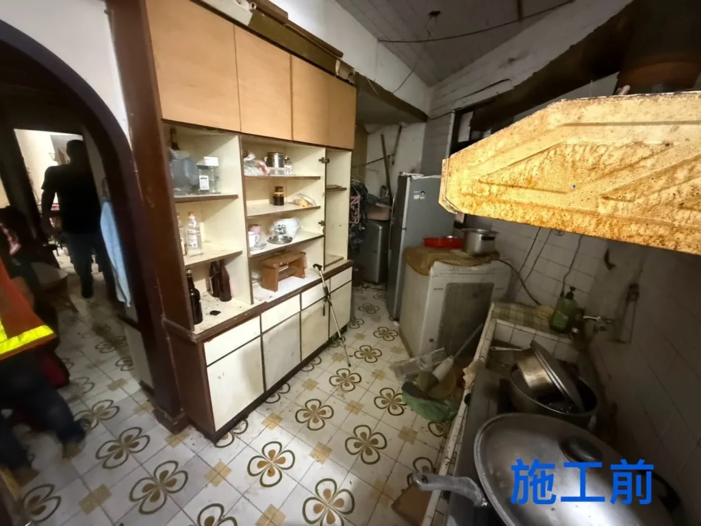 基隆廟口仁二路住家清運前廚房櫥櫃與大型家具現況