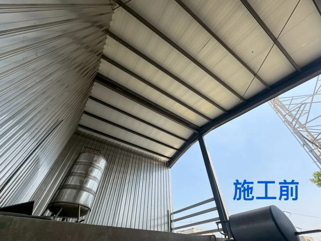 中壢松江北路固定式曬衣架施工前,遮棚下方鋼梁與可用高空空間
