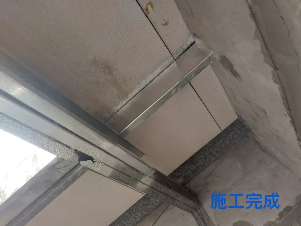 新西街鐵皮屋結構補強完工,室內轉角支撐與橫梁配置