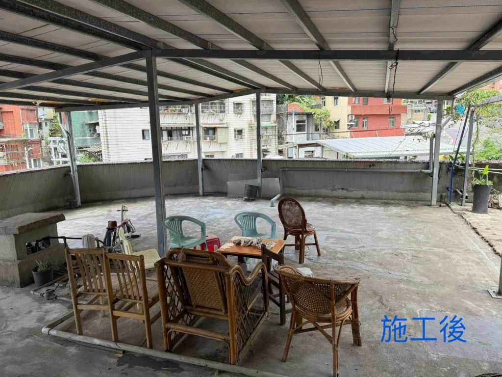基隆立德路屋頂廢棄物清運完成,遮棚下方地面恢復淨空