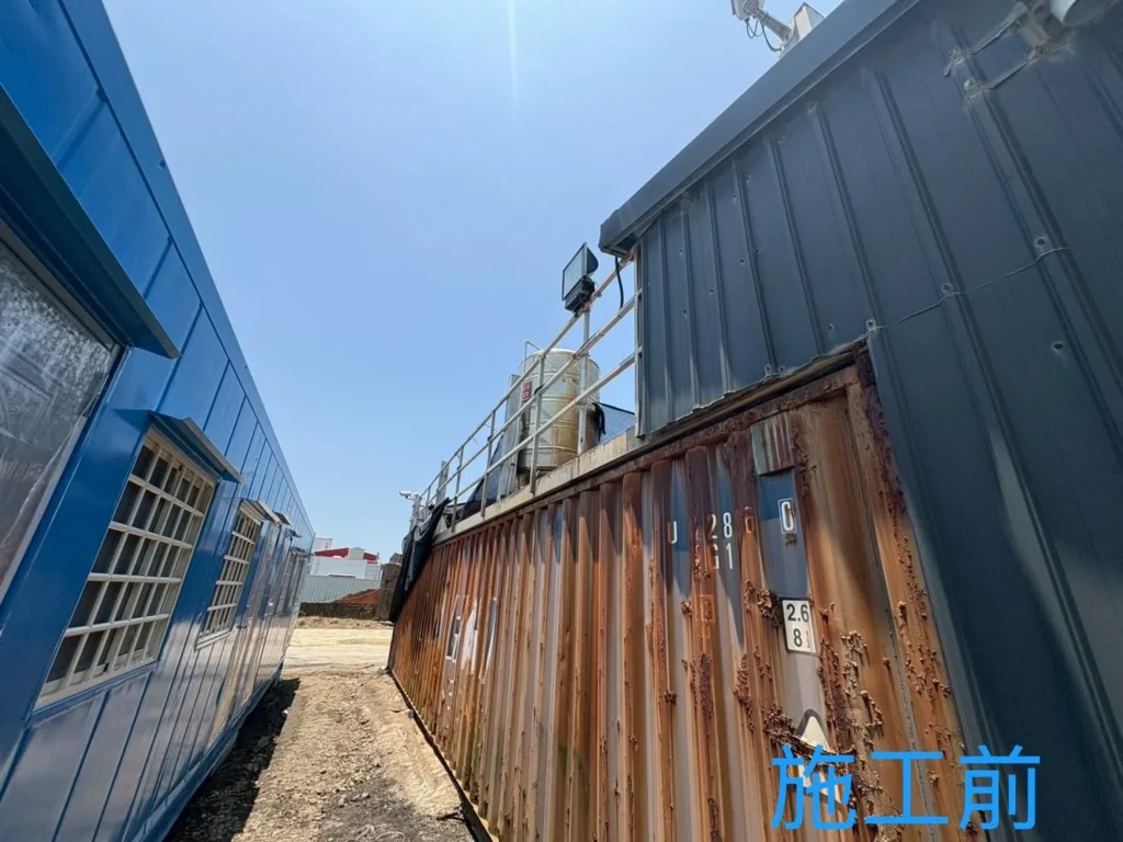 蘆竹鐵皮屋搭建前,貨櫃側邊狹長通道與現場環境