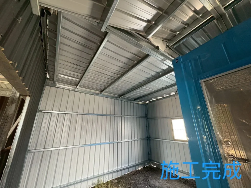 桃園蘆竹鐵皮屋完工後,室內鋼構屋架與烤漆浪板空間