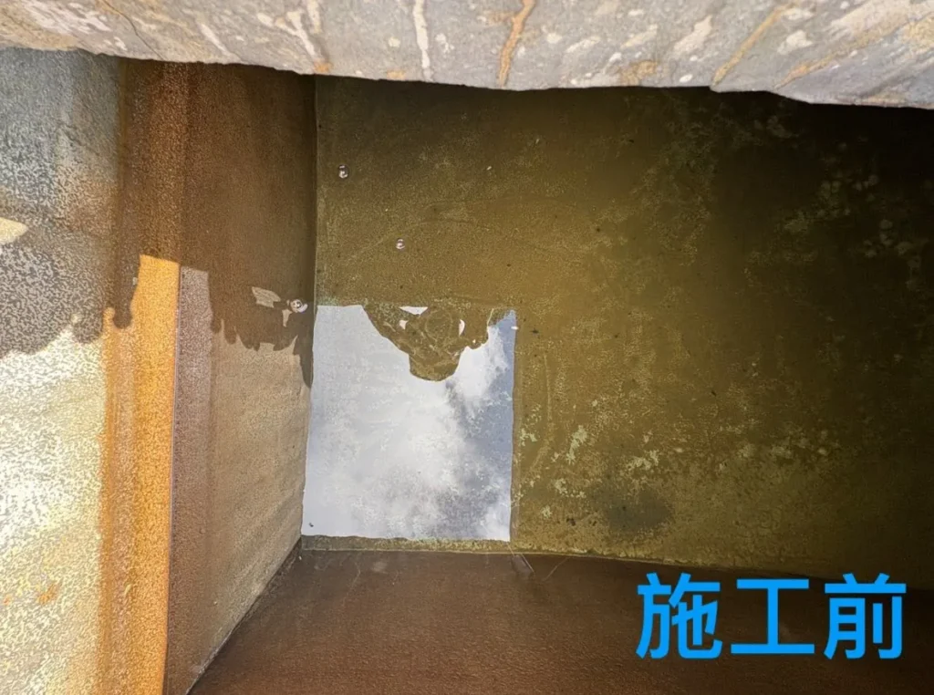 基隆明德二路水塔清洗前,槽內可見混濁積水與底部汙垢