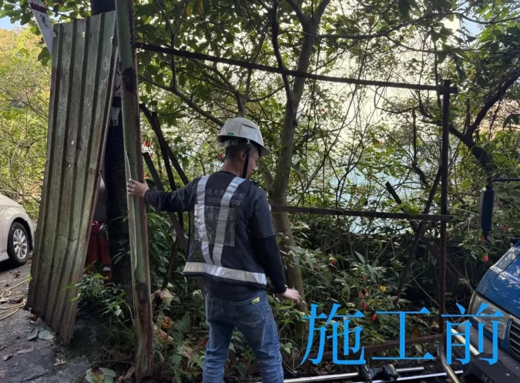 銘傳國中白鐵欄杆施工前，人員檢查老舊鬆動區段