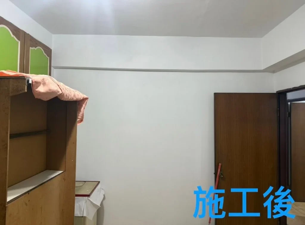 基隆自來街民宅牆面修繕完成,門側牆面平整潔白