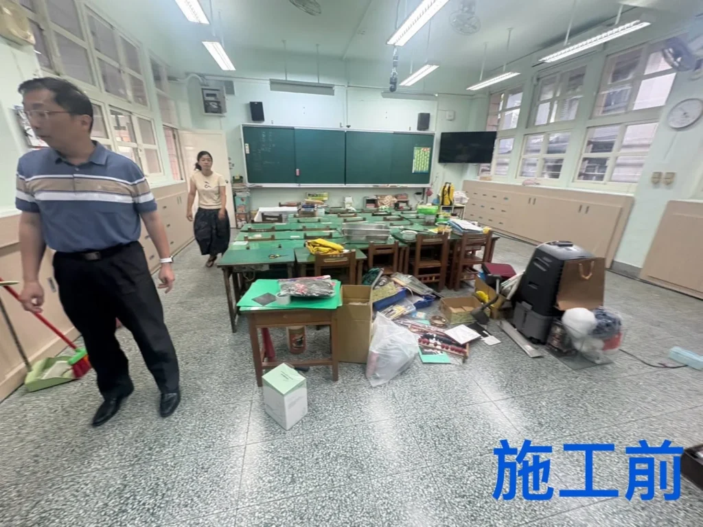 基隆中和國小清潔前,教室地面散落教材與用品
