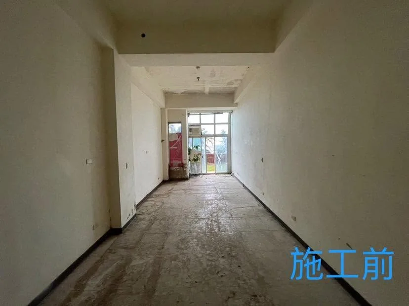 新北萬里區廁所拆除工程施工前,室內另一側通往衛浴的空間現況
