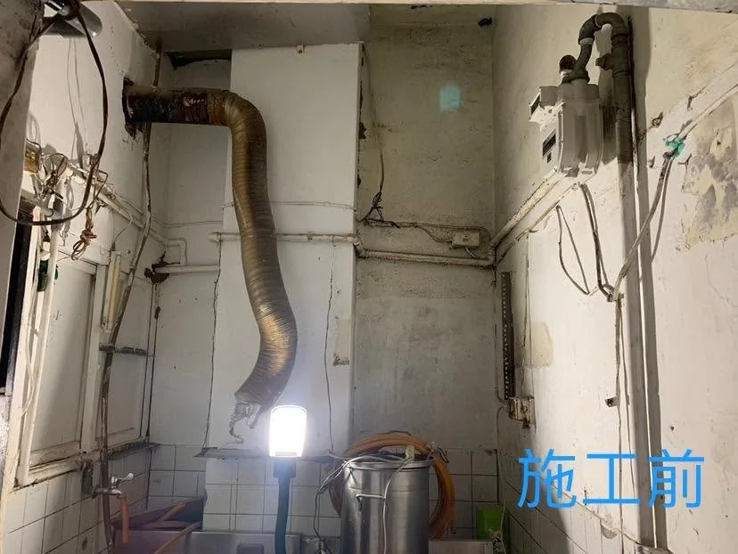 基隆仁愛區全室油漆施工前,廚房管線周邊牆面斑駁並有局部破損