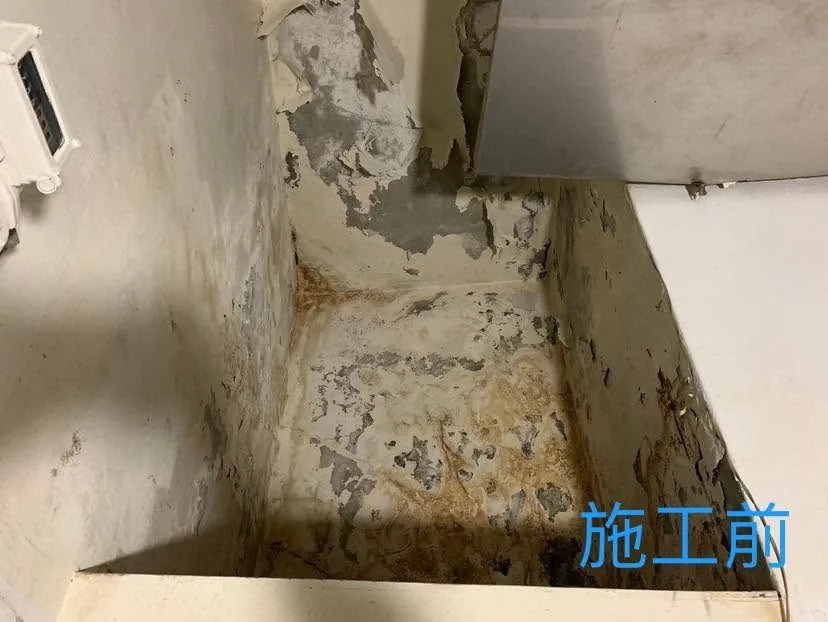 基隆仁愛區全室油漆施工前,樓梯間牆面與頂部漆層大面積剝落