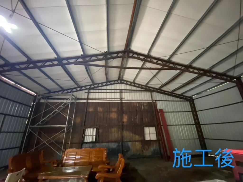 汐止靈隱寺災後鐵工重建完成,屋內可見補強鋼架與新設白色屋面板