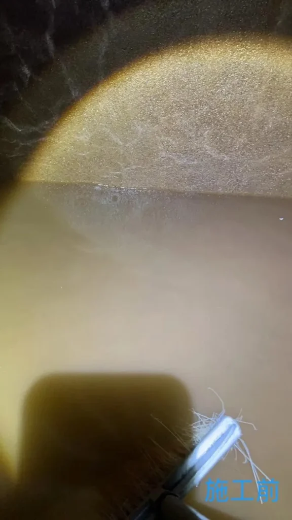 基隆信二路水泥水塔清洗前內部積水混濁