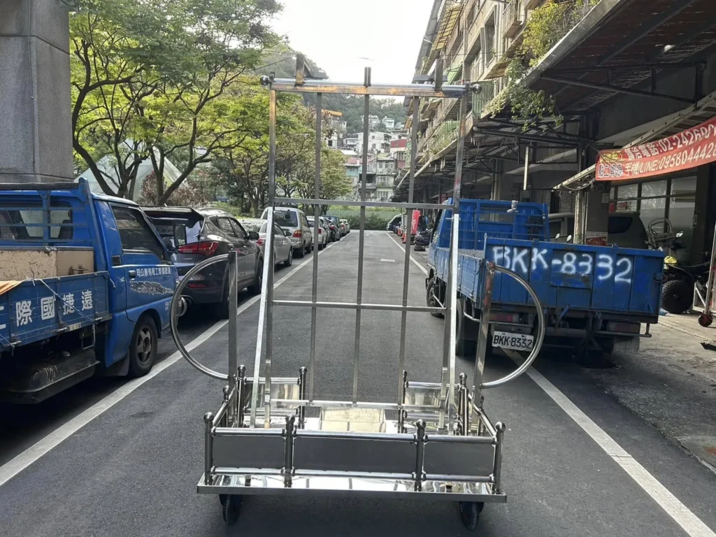 新北蘆洲受玄宮白鐵頭旗車完成後背部框架