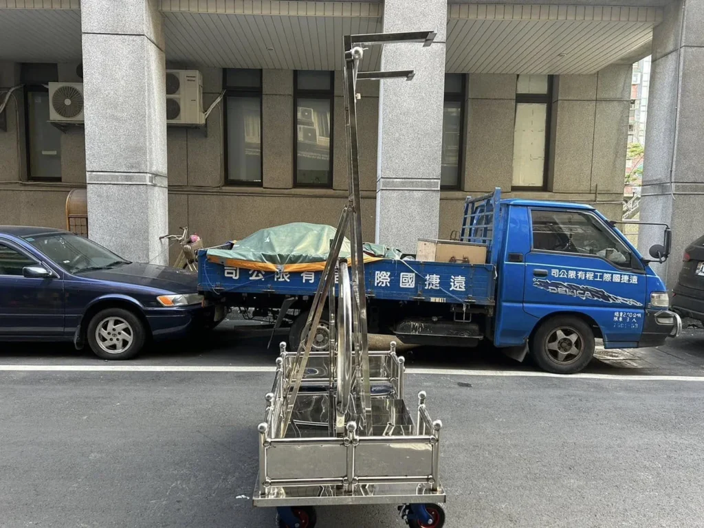 新北蘆洲受玄宮白鐵頭旗車完工側面與輪組