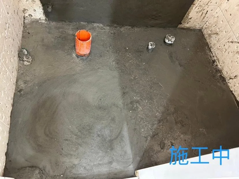 桃園八德浴廁施工中進行地坪泥作整平