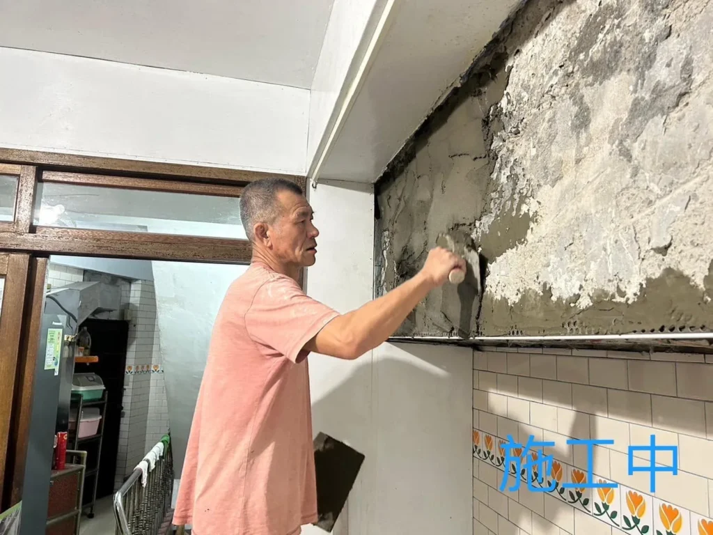 基隆仁愛區泥作施工中修補樑柱裸露基面
