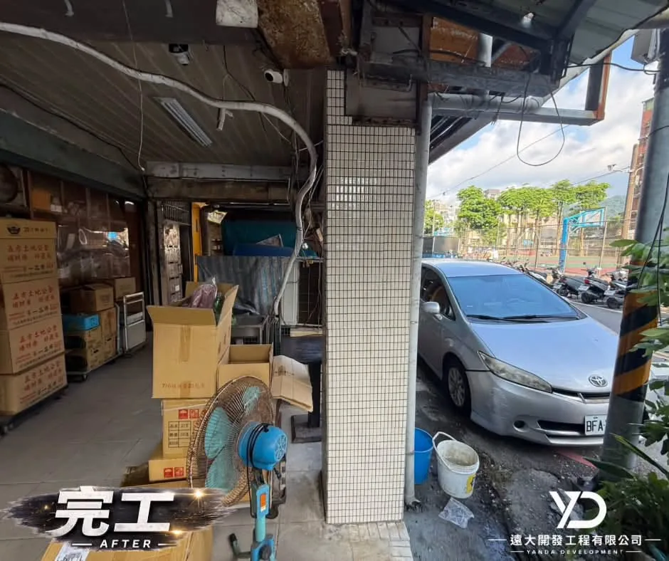 基隆市百五街柱面施工完成,柱體磁磚復原完成並保留現場作業配置