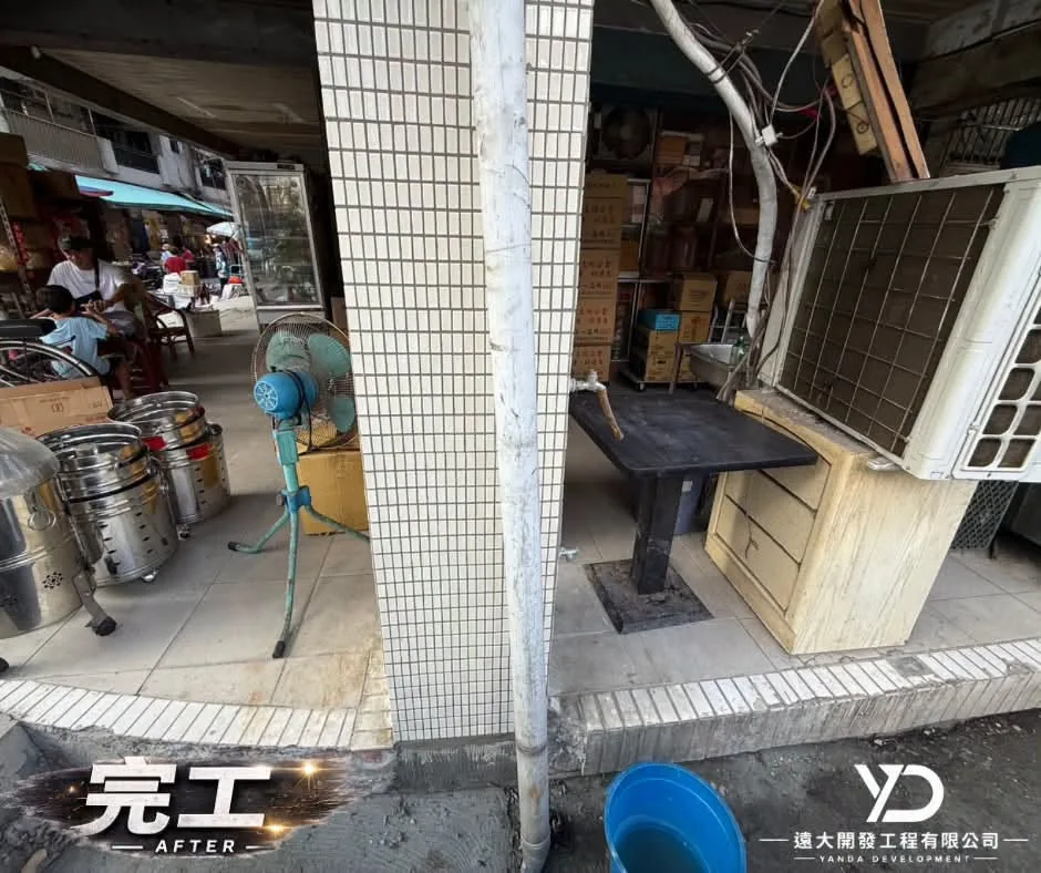 基隆市百五街柱面修復完工,店面入口磁磚柱與柱腳收邊近景