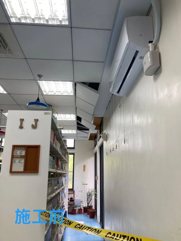 基隆中正國中搶修前天花板垂掛於走道上方