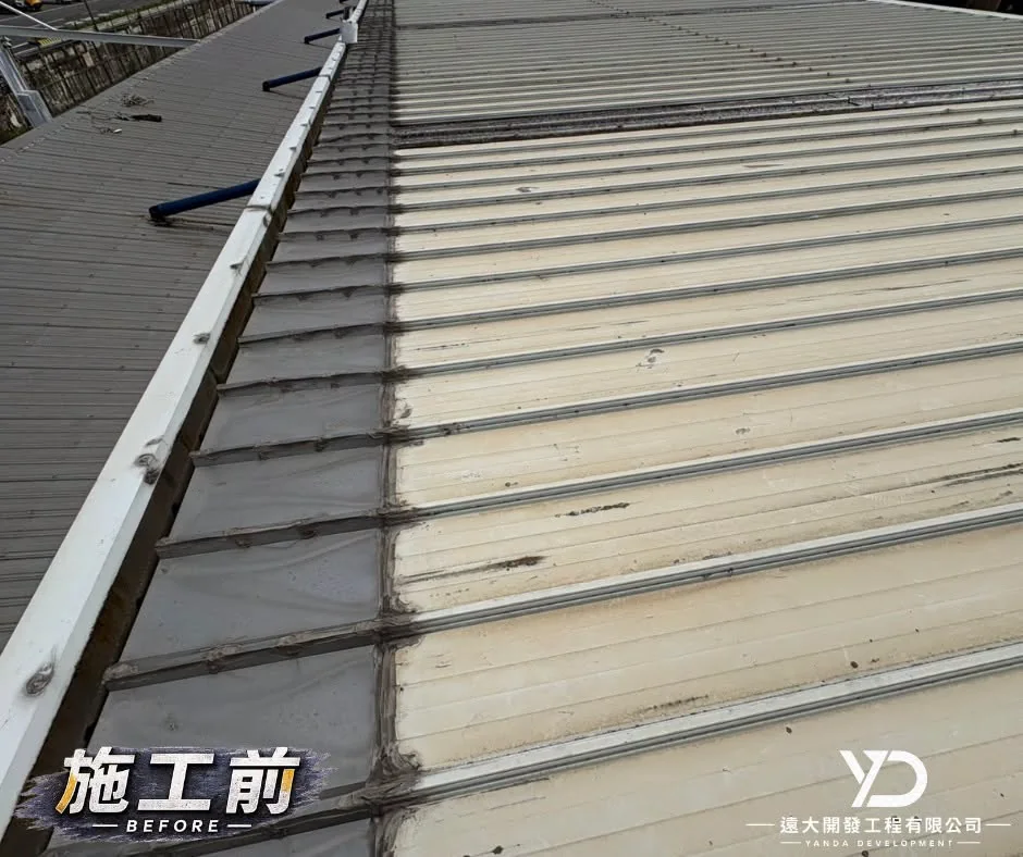 台基物流太白莊園區施工前，老舊屋頂浪板接縫及表面污損近景