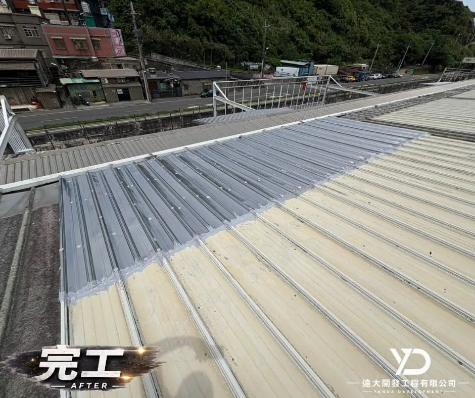 台基物流太白莊園區完工後，新設白鐵浪板固定點及周邊收邊狀況