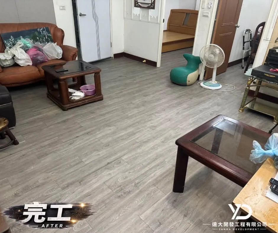 基隆市仁愛區災後清理完成，客廳大面積地面已清除積水泥污
